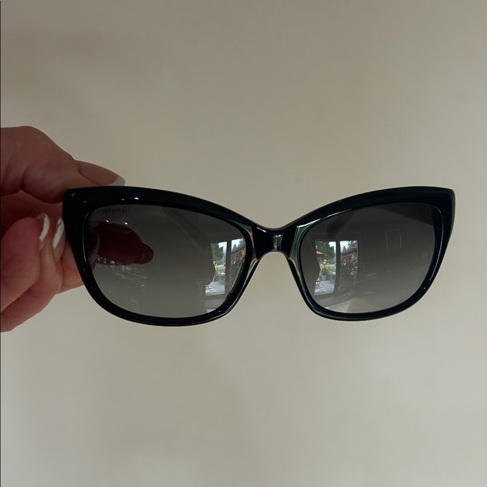 Elegant Cat-Eye Sunglasses